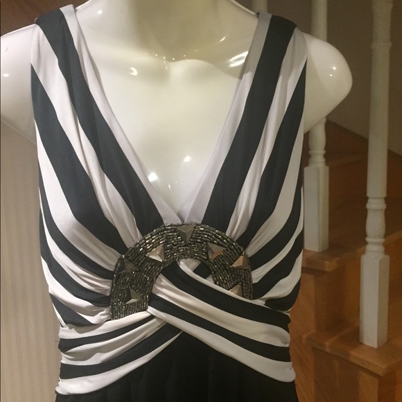 ⭐️Host Pick⭐️NWOT Sleeveless evening dress with jewelled pc - Picture 2 of 3